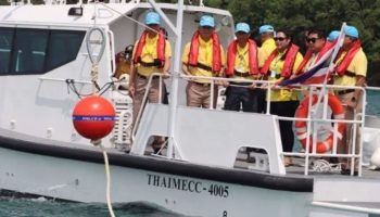 Причальные буи, установленные у берегов острова Хей для защиты коралловых рифов