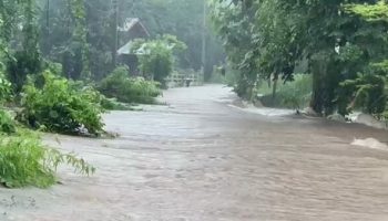 Проливные дожди вызывают внезапные наводнения и оползни в Убонратчатани