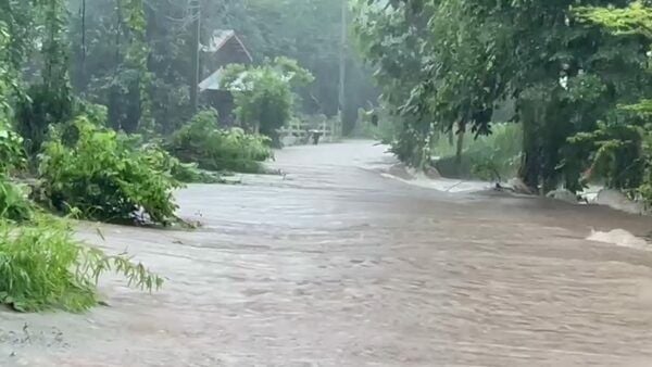 Проливные дожди вызывают внезапные наводнения и оползни в Убонратчатани