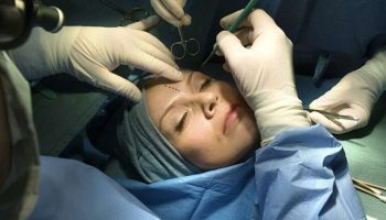 Реклама косметических процедур, проводимых медицинскими работниками, запрещена