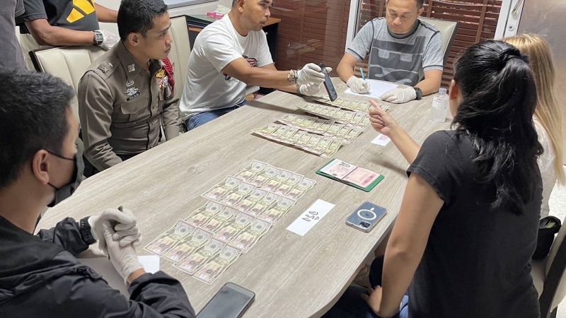 Россиянка арестована за контрабанду и обмен поддельных долларов на Пхукете