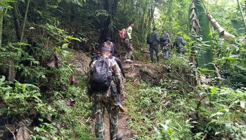 Рюкзак и обувь пропавшего туриста найдены на горе Уттарадит