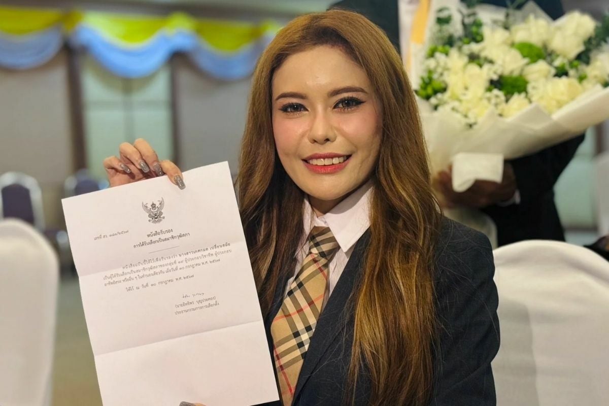 Сенатор Таиланда попал под огонь критики из-за сомнительного докторского сертификата