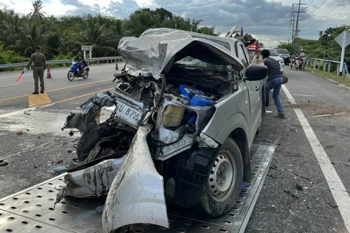 Сонный водитель убил 3 человек и ранил 2 в ДТП в Сонгкхле