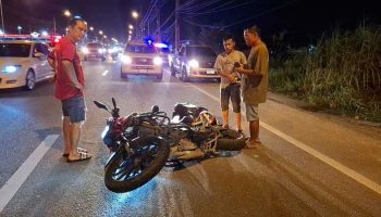 Столкновение мотоцикла и пешехода со смертельным исходом в Чонбури