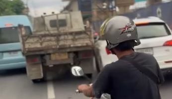 Столкновение шестиколесного грузовика повредило более 20 автомобилей на дороге Рама II (видео)