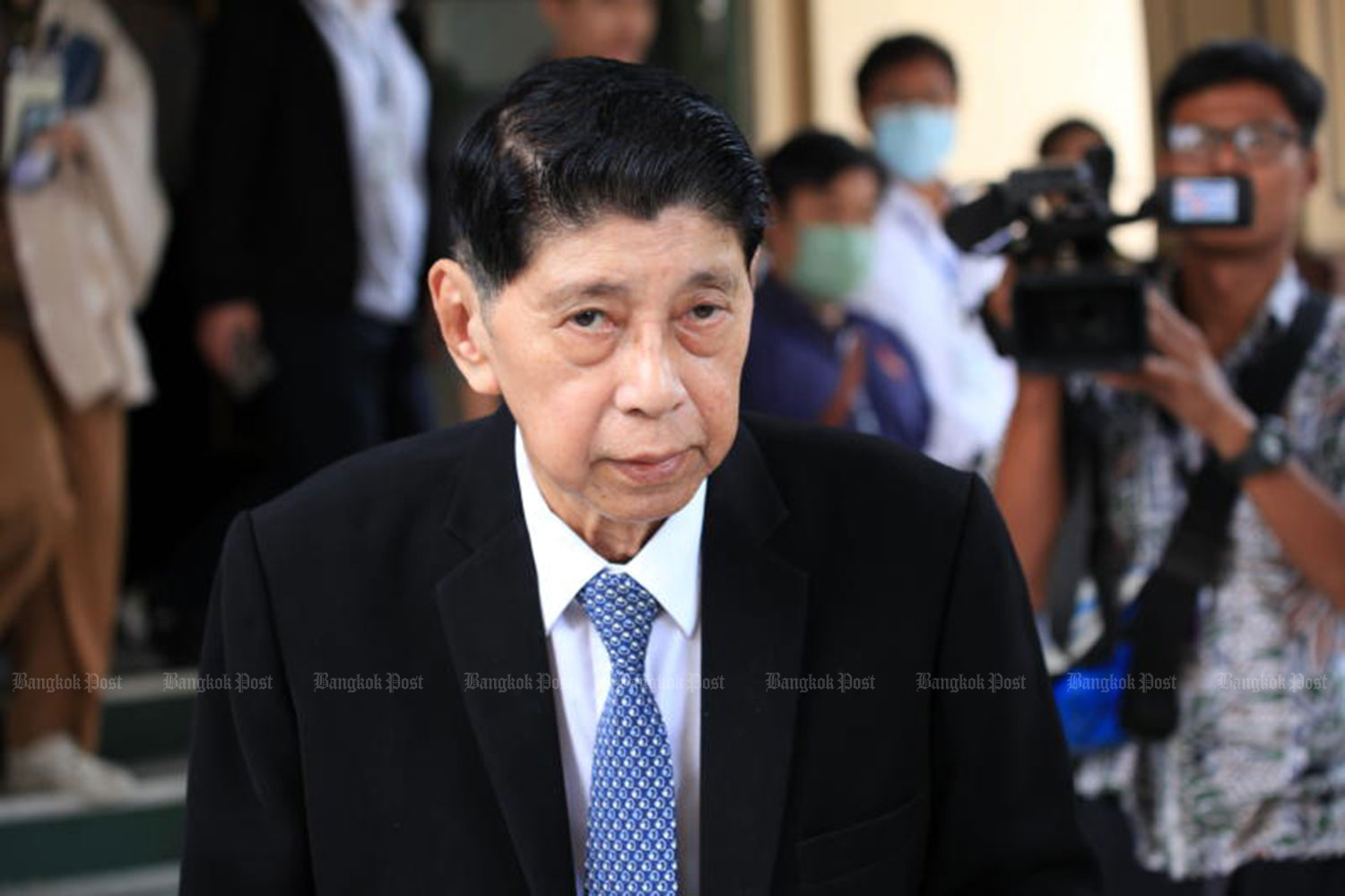 Таксин "может помочь правительству, но в определенных пределах"