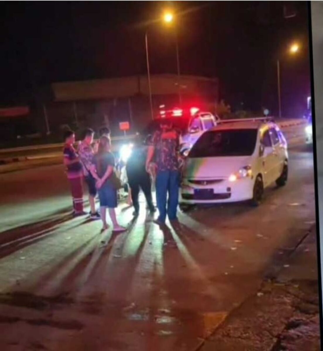 Три женщины получили ранения после того, как мотоцикл проехал на красный свет в Удонтхани