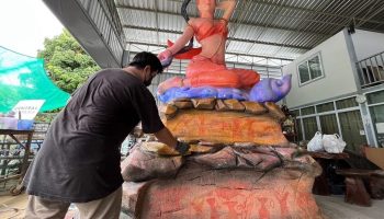 Убон Ратчатани растопила сердца, создав божественную свечу, и завоевала титул чемпиона мира по ледяным скульптурам