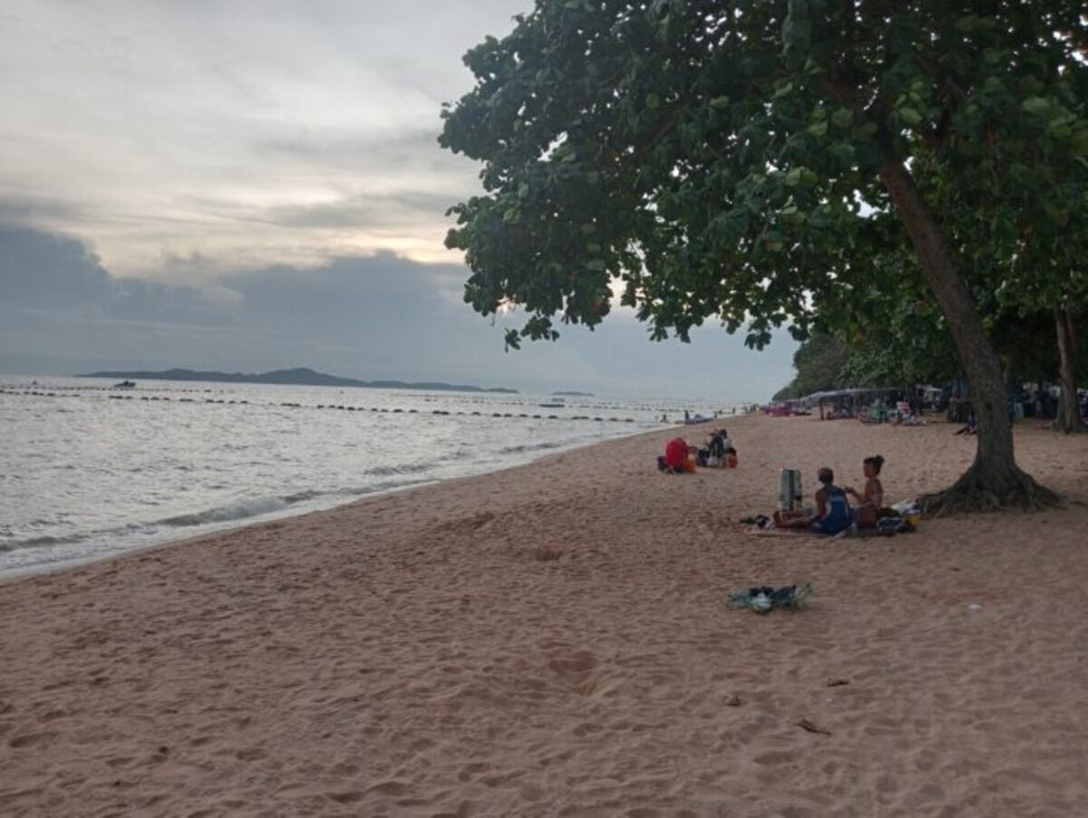 Фабрика мороженого в Паттайе пугает местных домохозяек и электриков