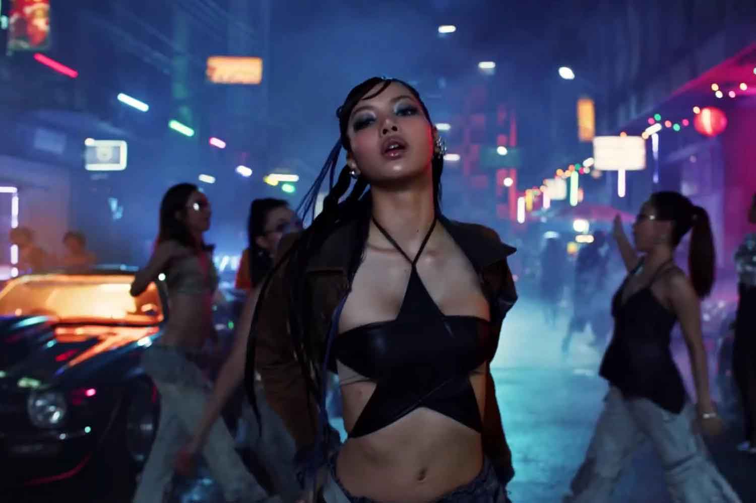 Хит Лизы усиливает Яоварат, мягкую силу