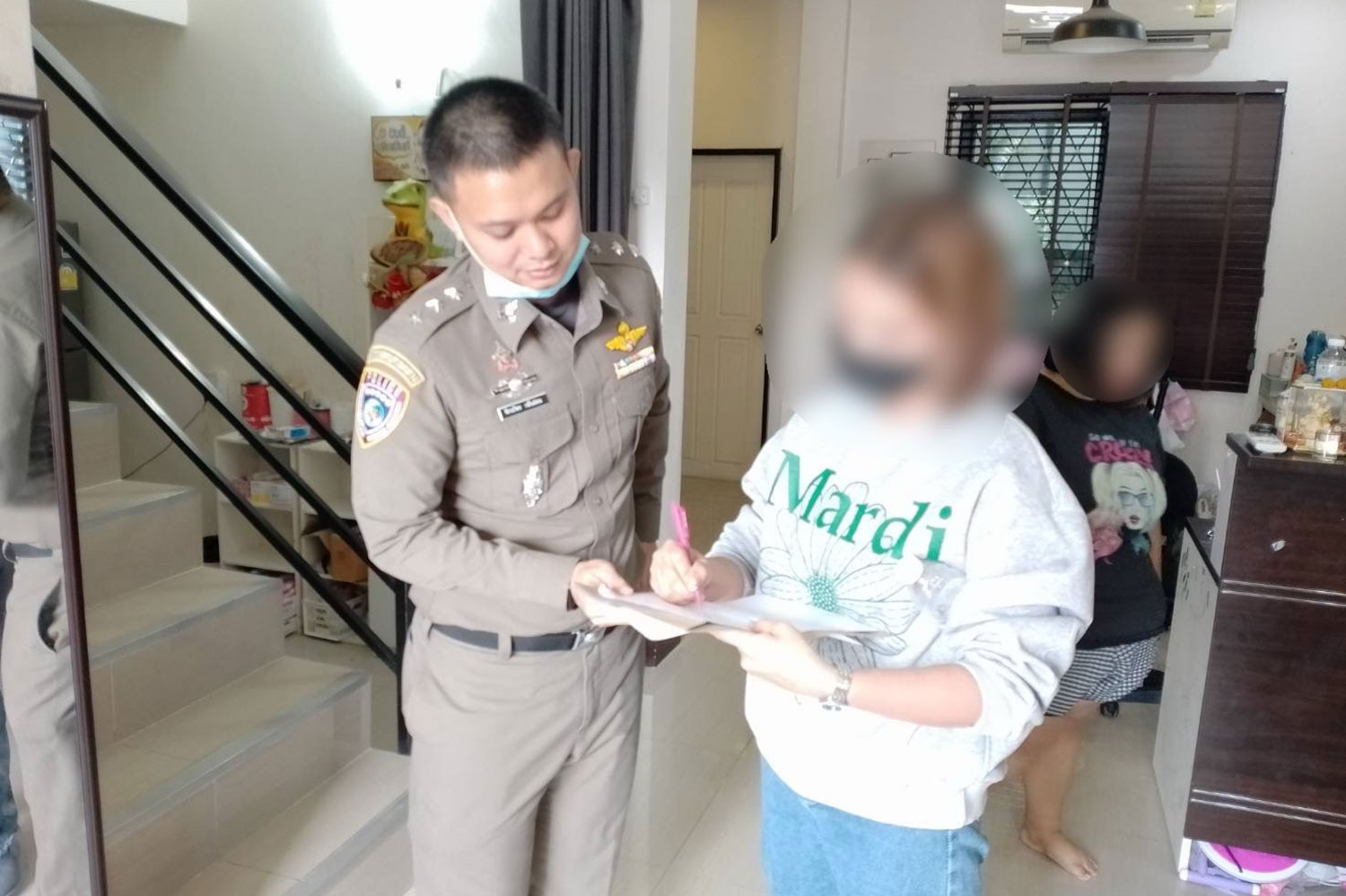 Шесть фиктивных врачей арестованы в ходе рейдов в клиниках