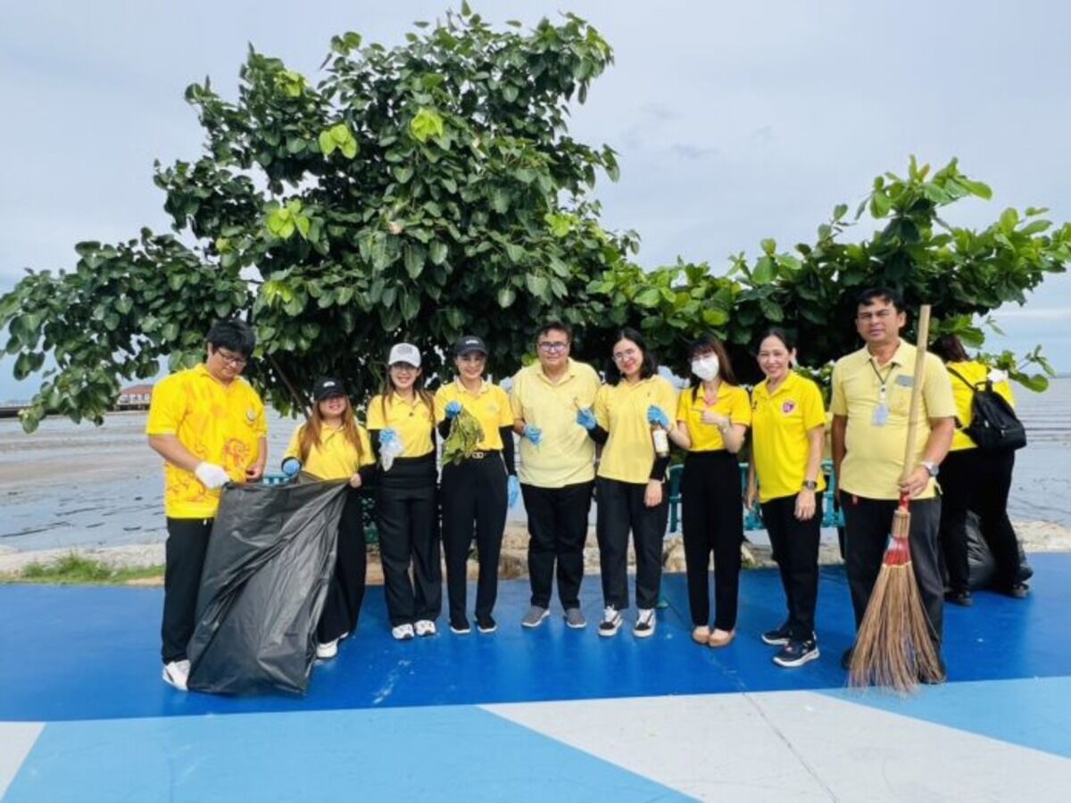 Шри Рача прибирается в честь дня рождения короля Маха Ваджиралонгкорна