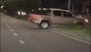 В результате аварии пикапа в Бангкоке пострадал мотоциклист