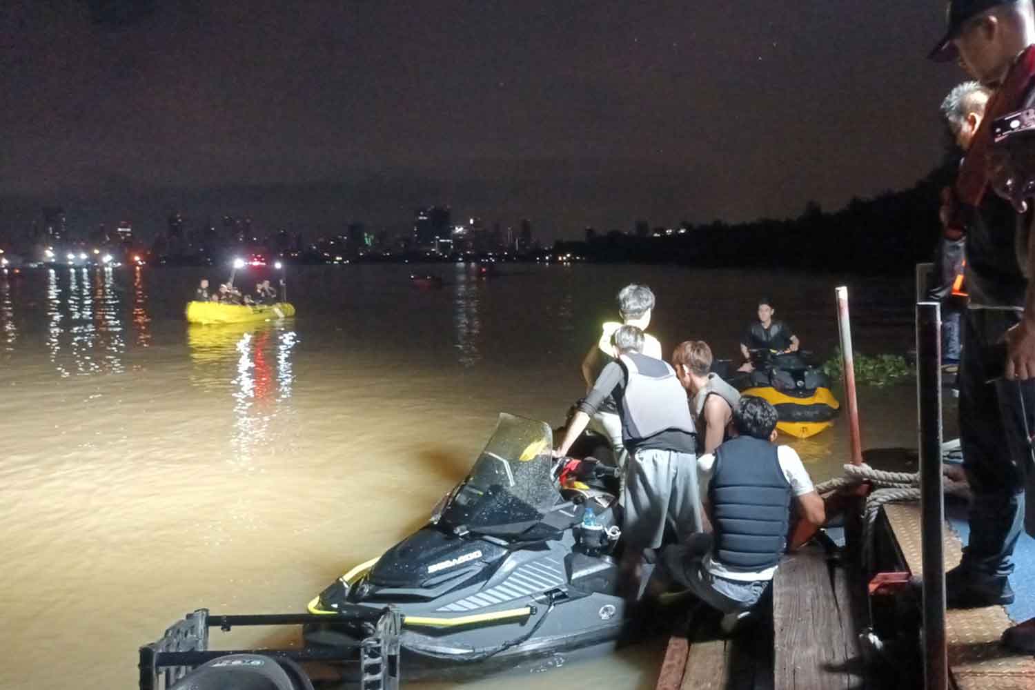 Гидроцикл актера врезался в моторную лодку на Чао Прайя, погибли 2 человека