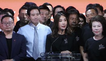 Двигаться вперед, депутаты переезжают в "новый дом’