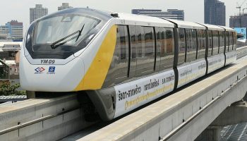 Желтые и розовые монорельсы приобретают новый уровень безопасности "на колесах"