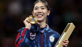 Золотой триумф: тайский спортсмен по тхэквондо блистает на Олимпийских играх в Париже