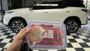 Клиент забыл золото на 1,6 миллиона батов на автомойке в Чаченгсао