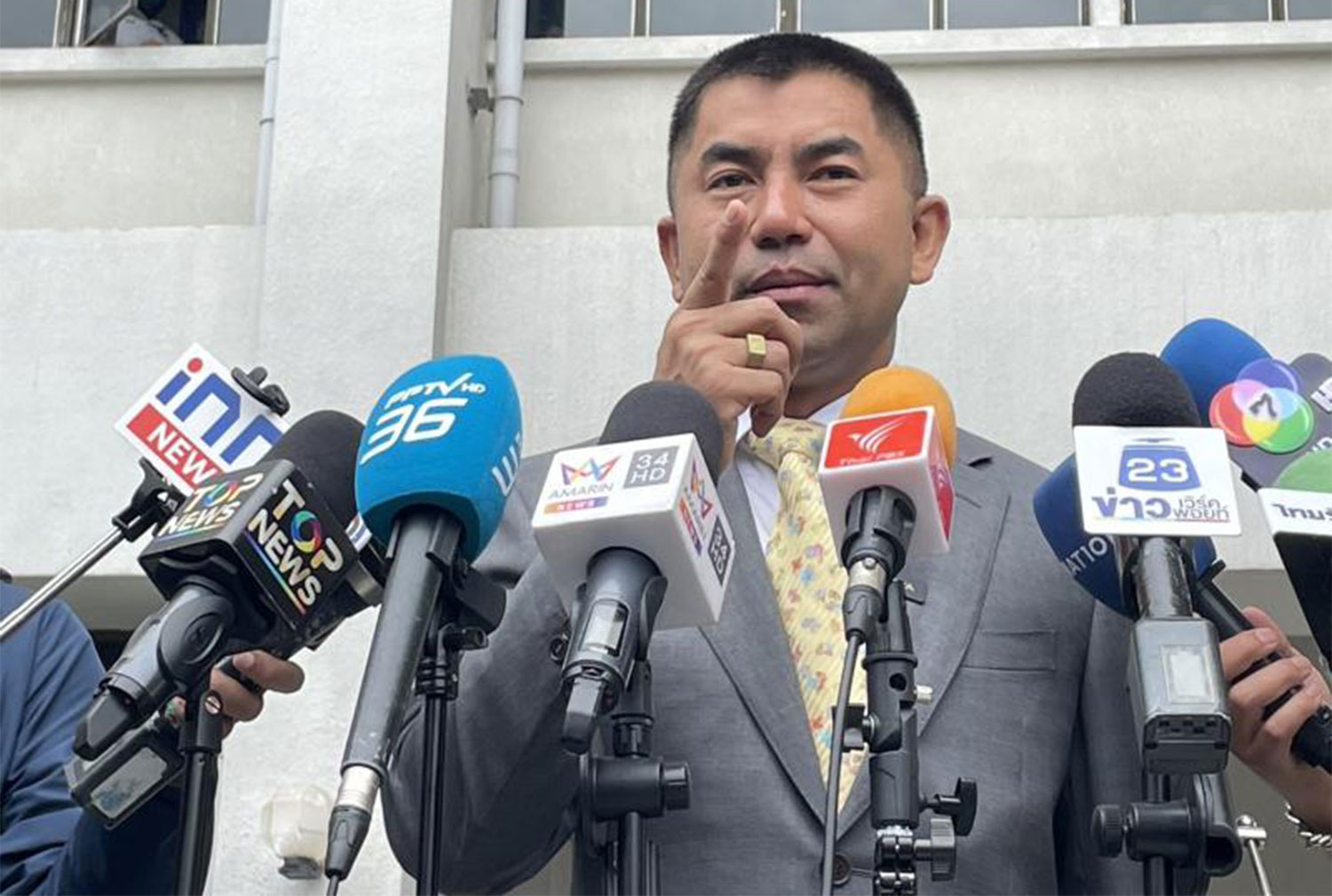 Конец очереди на ‘Большую шутку’