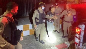 Местного продавца роти провозгласили героем после спасения женщины на Пхукете