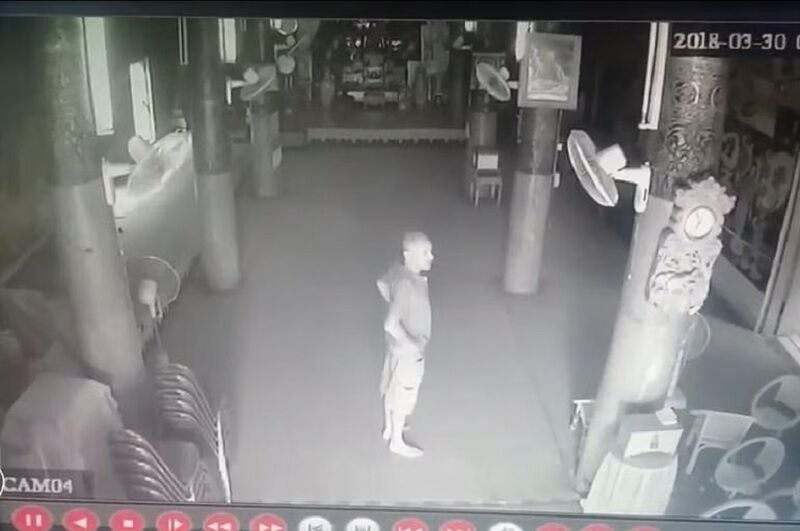 Мужчина арестован за кражу ящика для пожертвований в третьем храме в Бангкоке