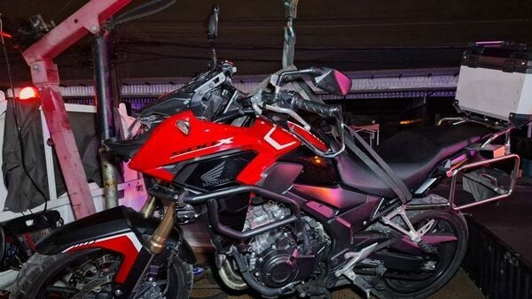 Мужчина погиб под колесами мотоцикла на дороге Хатхайрат в Патхумтхани