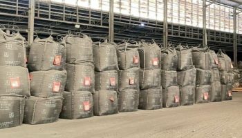 На принадлежащих Китаю плавильных заводах были проведены обыски в связи с опасными алюминиевыми отходами