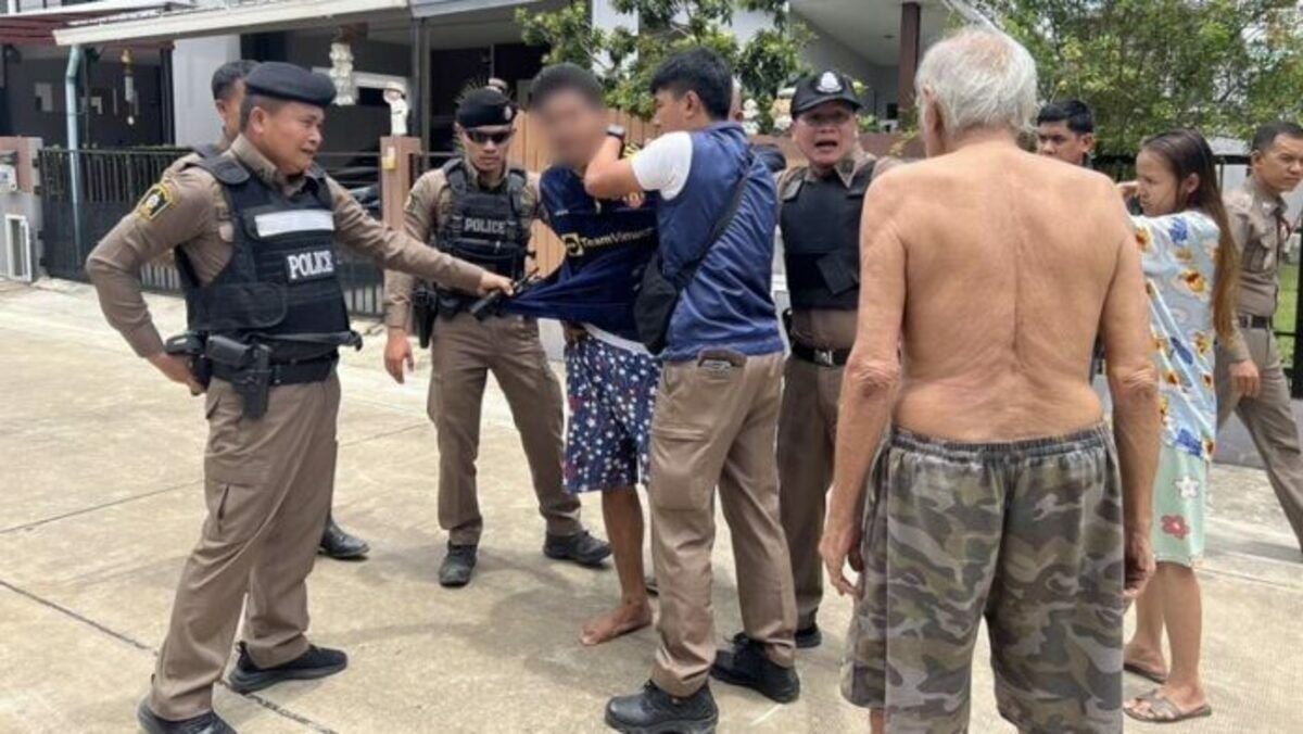 Наркоман открыл стрельбу в доме соседа в Самут-Пракане