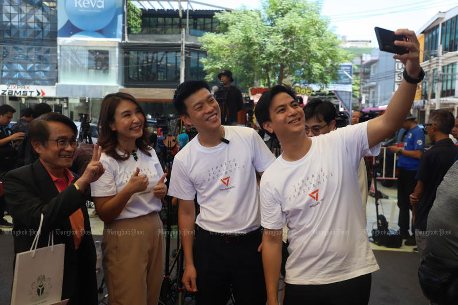 Народная партия рано набирает обороты