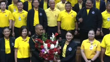 Одноклассники по национальной обороне поддерживают политику нового премьер-министра