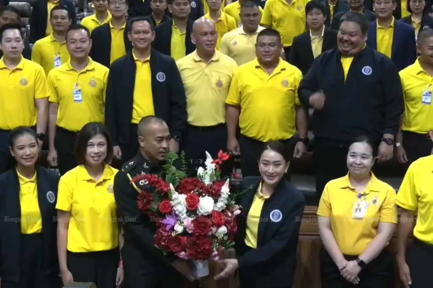 Одноклассники по национальной обороне поддерживают политику нового премьер-министра