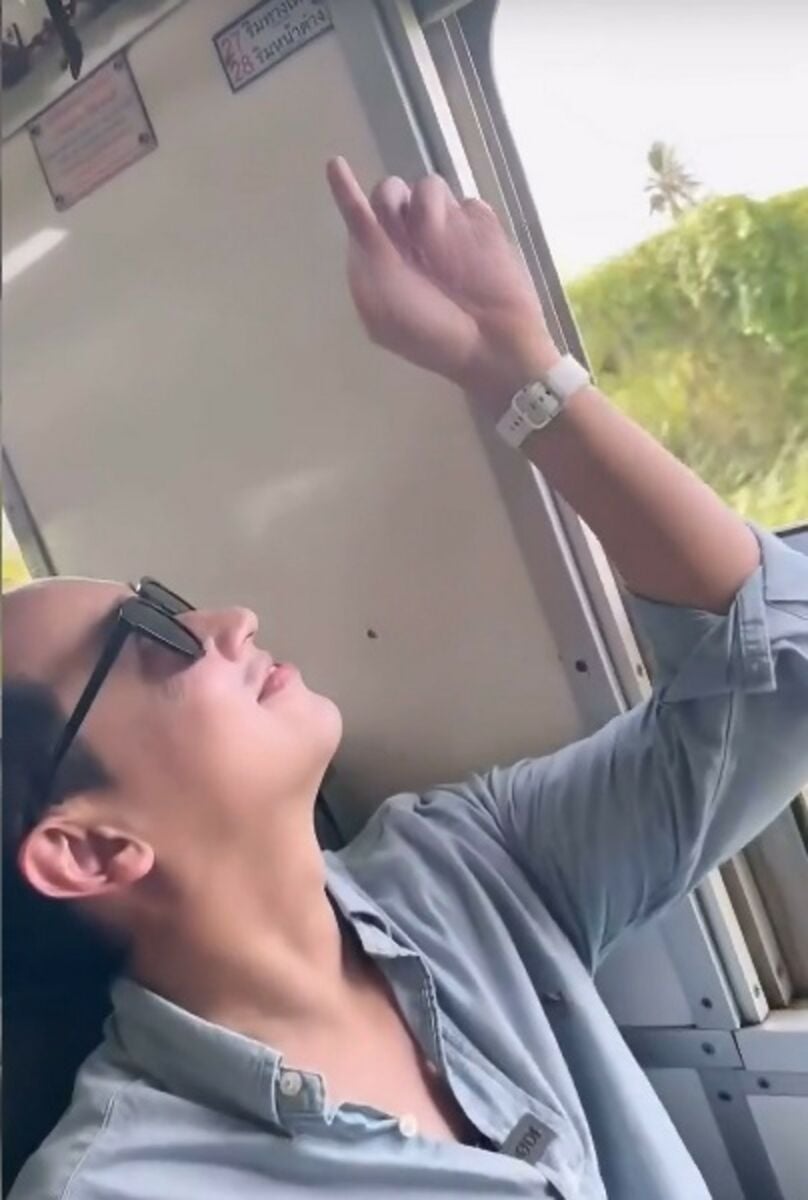 Пита Лимьяроенрат указывает на выигрышные лотерейные номера в поезде (видео)