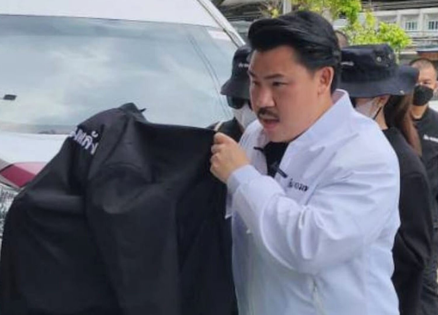 Подозреваемые в изнасиловании в Наратхивате сдаются полиции, в освобождении под залог отказано