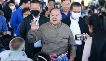 Правит попал под огонь за "нападение’