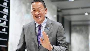 Премьер-министр Таиланда Сретта уволился из-за сомнительного назначения в кабинет министров