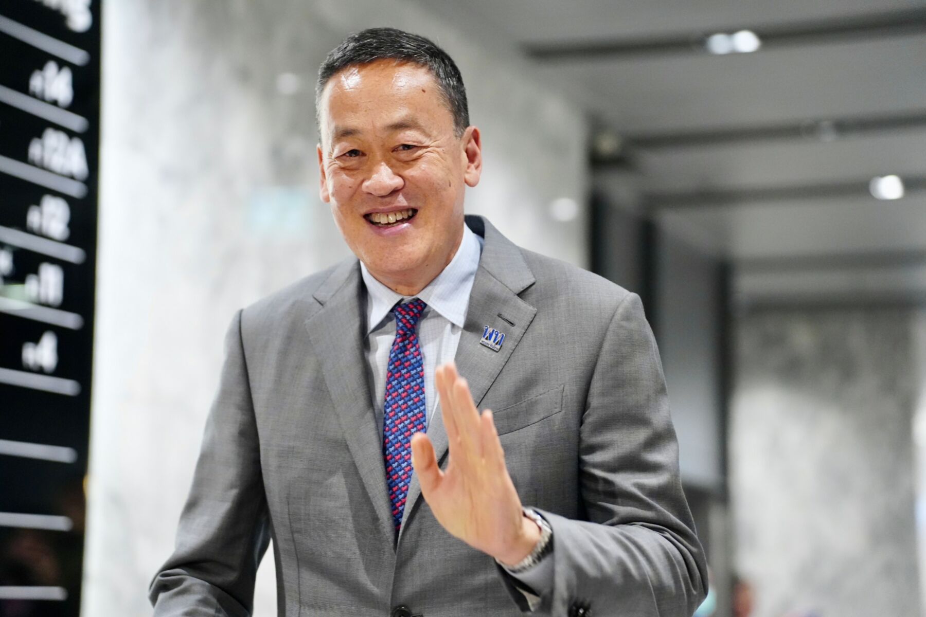 Премьер-министр Таиланда Сретта уволился из-за сомнительного назначения в кабинет министров