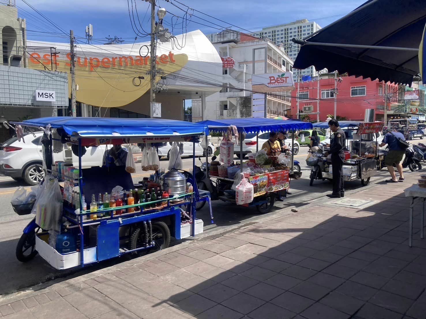 Продавцов в Паттайе оштрафовали за создание "пробки" на дороге Паттайя-Наклуа