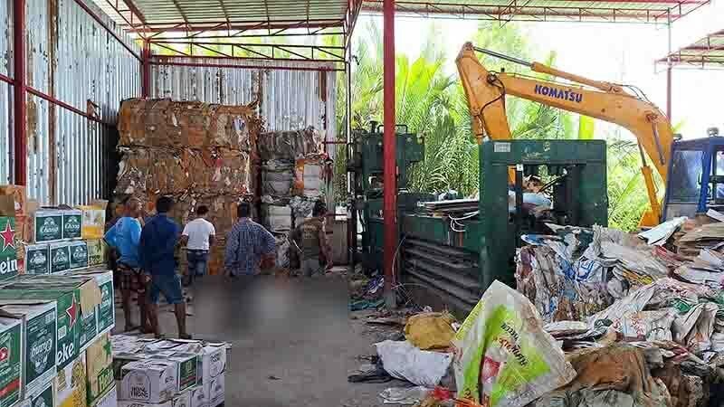 Рабочий был насмерть раздавлен гидравлическим пресс-подборщиком в Самут-Пракане