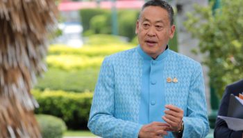 Сретта дал чаевые, чтобы сохранить свою работу