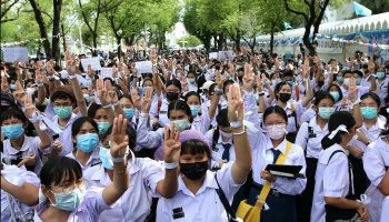 Студенческие активисты проводят кампанию против судей в тайских университетах