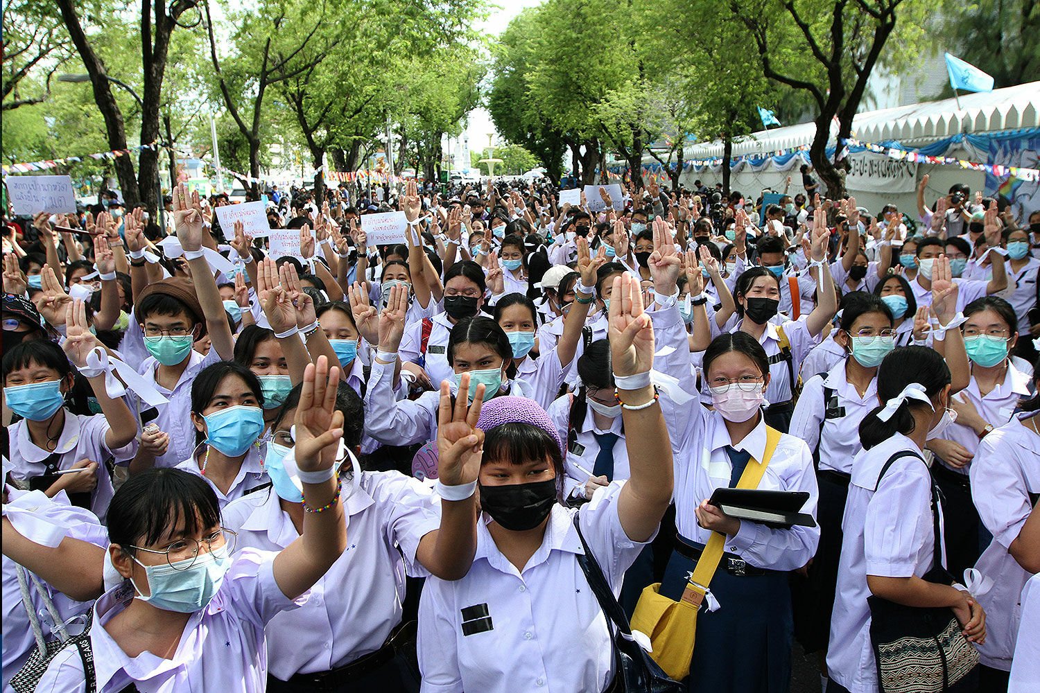 Студенческие активисты проводят кампанию против судей в тайских университетах