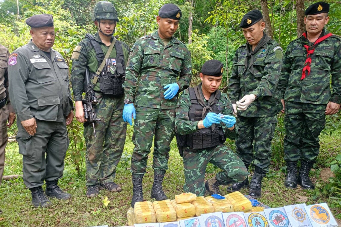 Тайские военные изъяли 130 000 таблеток метамфетамина после столкновения с наркоторговцами