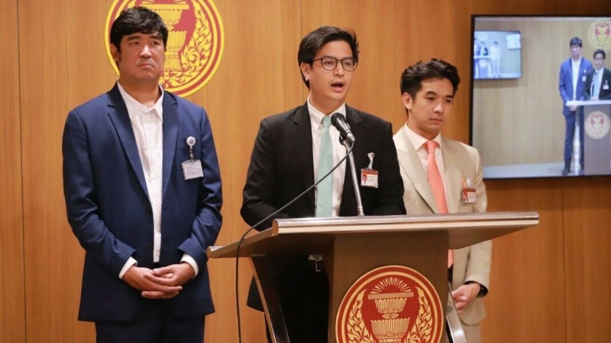 Тайские депутаты призывают к новой конституции после отставки премьер-министра Сретты