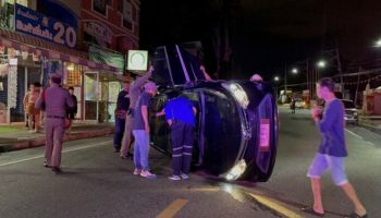 Тайский водитель перевернул машину в Паттайе после того, как заснул за рулем