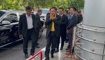 Таксин говорит "не беспокойтесь" по делу об оскорблении величества