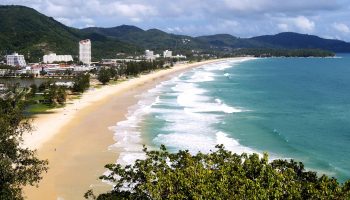 Требуется большая уборка пляжа Карон.