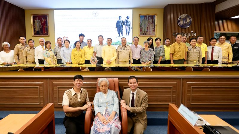 Три семьи пожертвовали землю для прямой дороги из Кату в центр острова