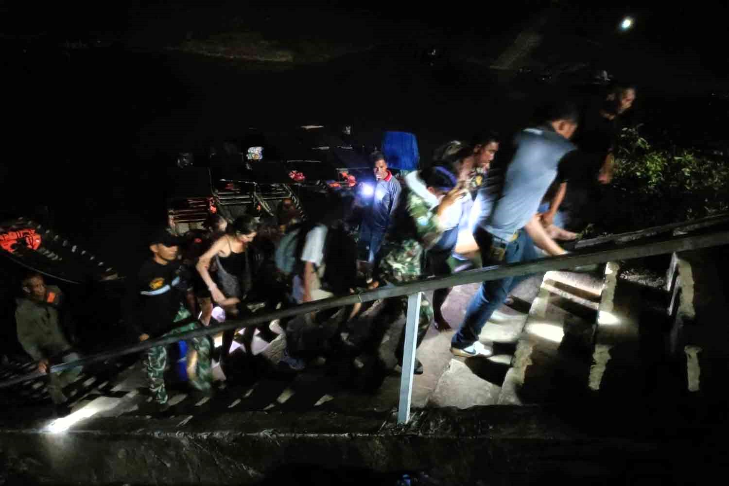 Туристов спасли из затопленной пещеры, гид утонул