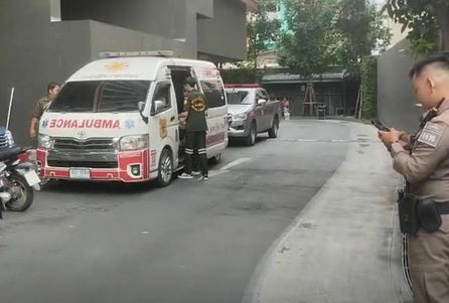 27-летняя женщина разбилась насмерть с 43-го этажа кондоминиума в Бангкоке